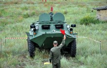 Под Харьковом прошли соревнования на БТРах (фото)