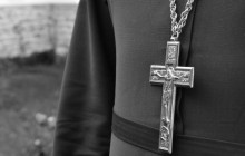 На Чернігівщині злочинці катували священика УПЦ та його матушку сльозогінним газом