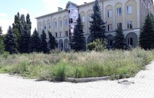 "Вперед в прошлое": в сети показали один из вузов Донецка (фоторепортаж)