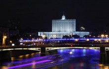 "Пропустите, Верник едет!": российский телеведущий на джипе нагло проехался по пешеходной улице в Москве (видео)