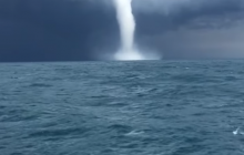 "Торнадо, 500 метрів від нас": рибалки зняли на відео два смерчі в Чорному морі
