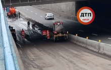 У Києві після затоплення відкрили проїзд під мостом на Дорогожичах у бік центру