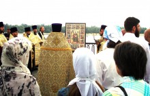 До Києва з Греції по Дніпру прибула унікальна ікона апостола Андрія Первозванного