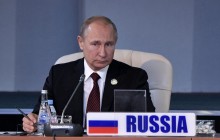 "На табурет поставили": в сети высмеяли рост Путина