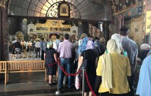 8 святинь в Києві: паломники розповіли, чому годинами стоять у черзі до мощей та ікон (рос., фото)