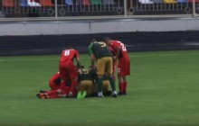 Арбитр и соперники спасли жизнь футболисту украинского клуба (видео)