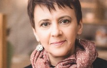 Письменниця Оксана Забужко закликала українок не покривати голови в храмах