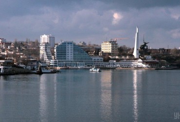 Влада Севастополя заявила про атаку дронами: ЗМІ з'ясували деталі (відео)