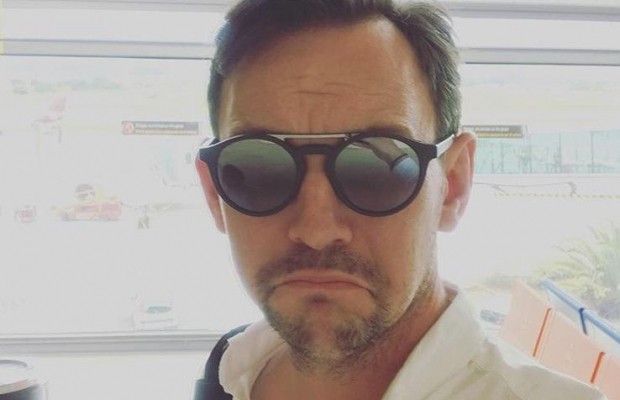 "Яблоня не выдержала": на авто лидера группы "Друга ріка" упало дерево (фото)