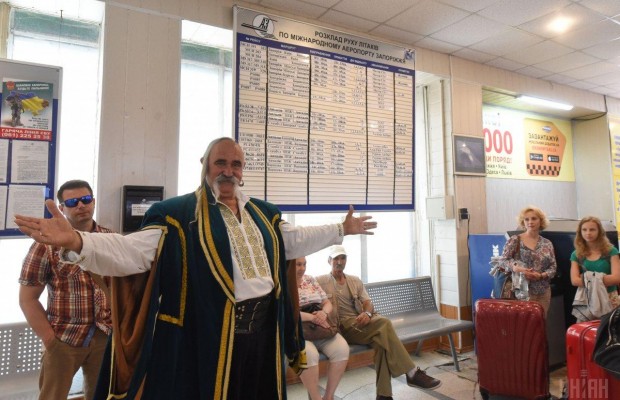 Польская авиакомпания открыла регулярные рейсы между Варшавой и Запорожьем (фоторепортаж)