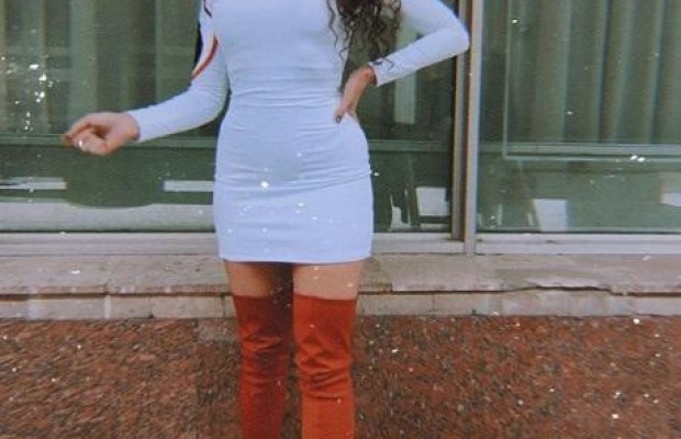 В ботфортах и обтягивающем платье: Настя Каменских предстала в соблазнительном образе (фото)