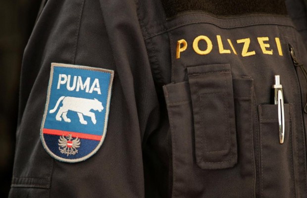 Австрия ввела временный пограничный контроль, спровоцировав 15-километровые пробки на границе с Баварией