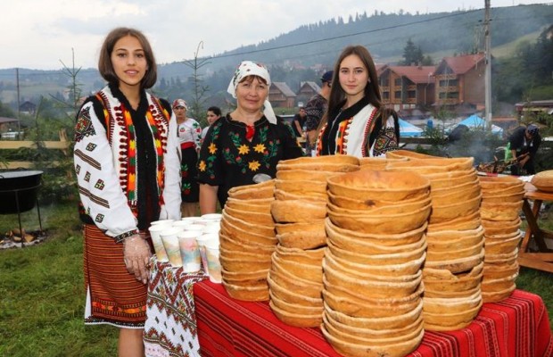 На гуцульскому фестивалі на Яремчанщині встановили одразу декілька національних рекордів (фоторепортаж)