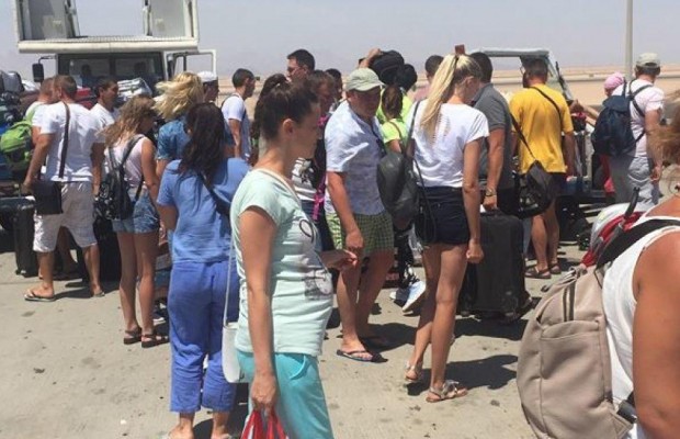 Украинские туристы, которые на сутки застряли в Египте, вернулись во Львов