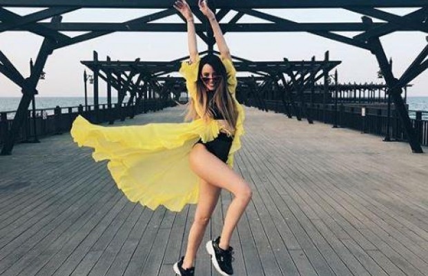 "Какая горячая": Надя Дорофеева похвасталась фигурой в купальнике