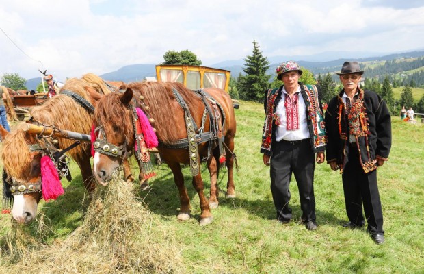 В Карпатах установили рекорд на самый продолжительный гуцульский фестиваль (фоторепортаж)