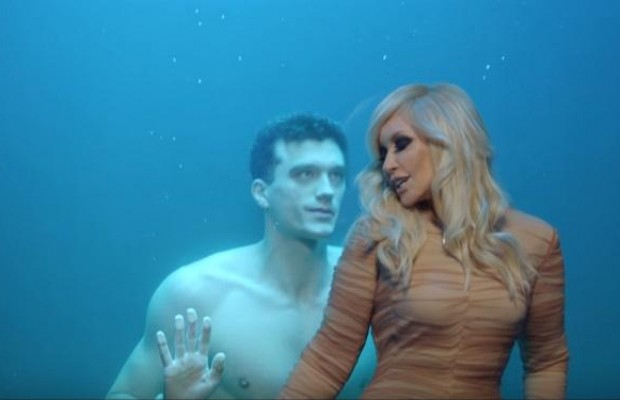 "Грустная история": сбежавшая в РФ скандальная украинская певица сняла клип в Киеве (видео)