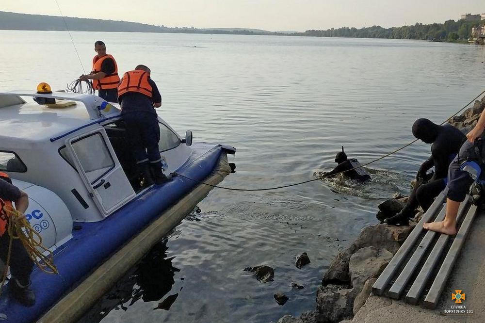 Чоловік втопився у Тернопільському міському ставу \ Служба порятунку Чоловік втопився у Тернопільському міському ставу \ Служба порятунку