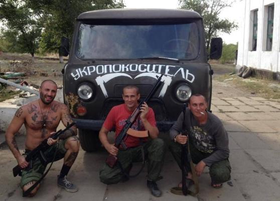 Андреа Пальмери (слева) с другими пророссийскими боевиками / фото eurointegration.com.ua Андреа Пальмери (слева) с другими пророссийскими боевиками / фото eurointegration.com.ua