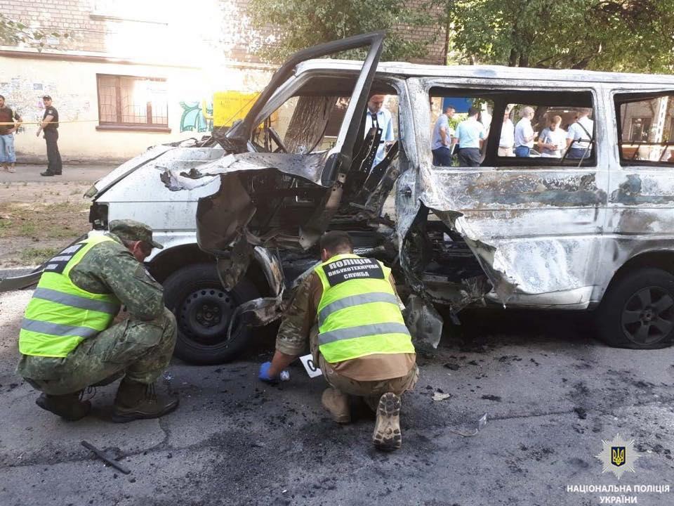 В Днепре прооперировали пострадавшего от взрыва авто в Каменском депутата / фото Нацполиция В Днепре прооперировали пострадавшего от взрыва авто в Каменском депутата / фото Нацполиция