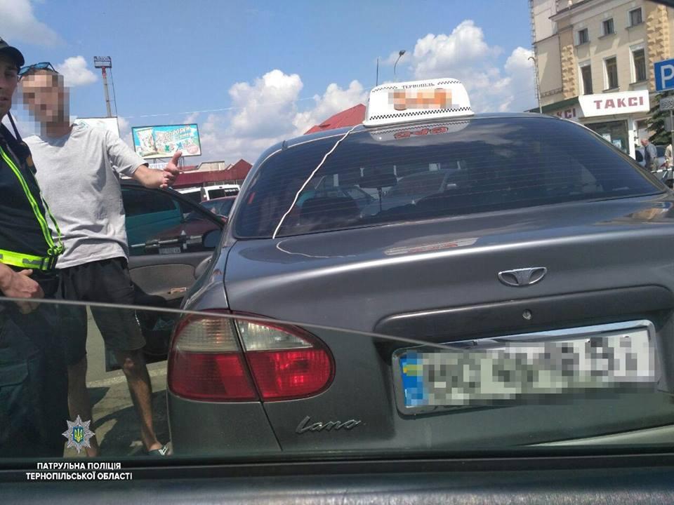 У Тернополі зловили п’яного таксиста / фото поліція Тернопільщини У Тернополі зловили п’яного таксиста / фото поліція Тернопільщини