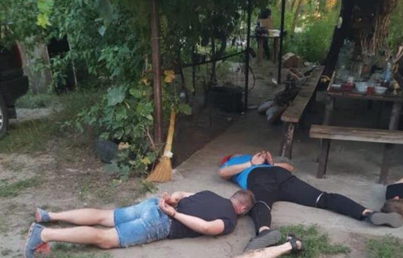 На Кіровоградщині поліція затримала десятки кримінальних авторитетів, що влаштували ділову зустріч на природі / Facebook - Вячеслав Аброськин На Кіровоградщині поліція затримала десятки кримінальних авторитетів, що влаштували ділову зустріч на природі / Facebook - Вячеслав Аброськин