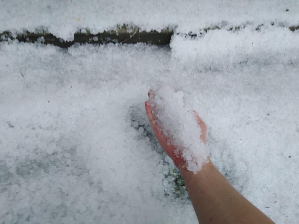 Величезний град помітили у місті Кам'янка-Бузька / фото Igor Zinkevych, Facebook