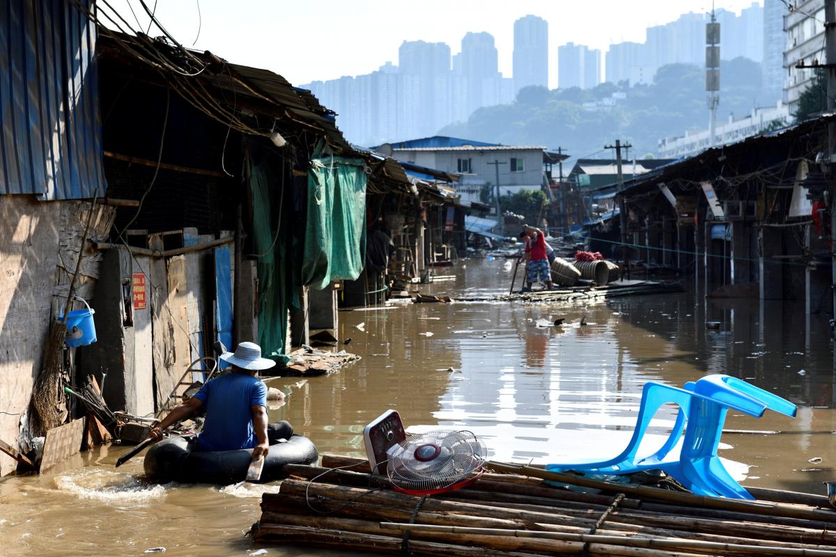 Китай страдает от наводнений / REUTERS