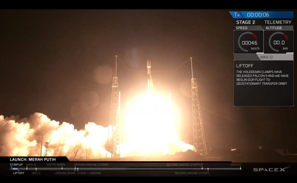 Falcon 9 запустила 6-тонный спутник / Кадр из видео SpaceX Falcon 9 запустила 6-тонный спутник / Кадр из видео SpaceX