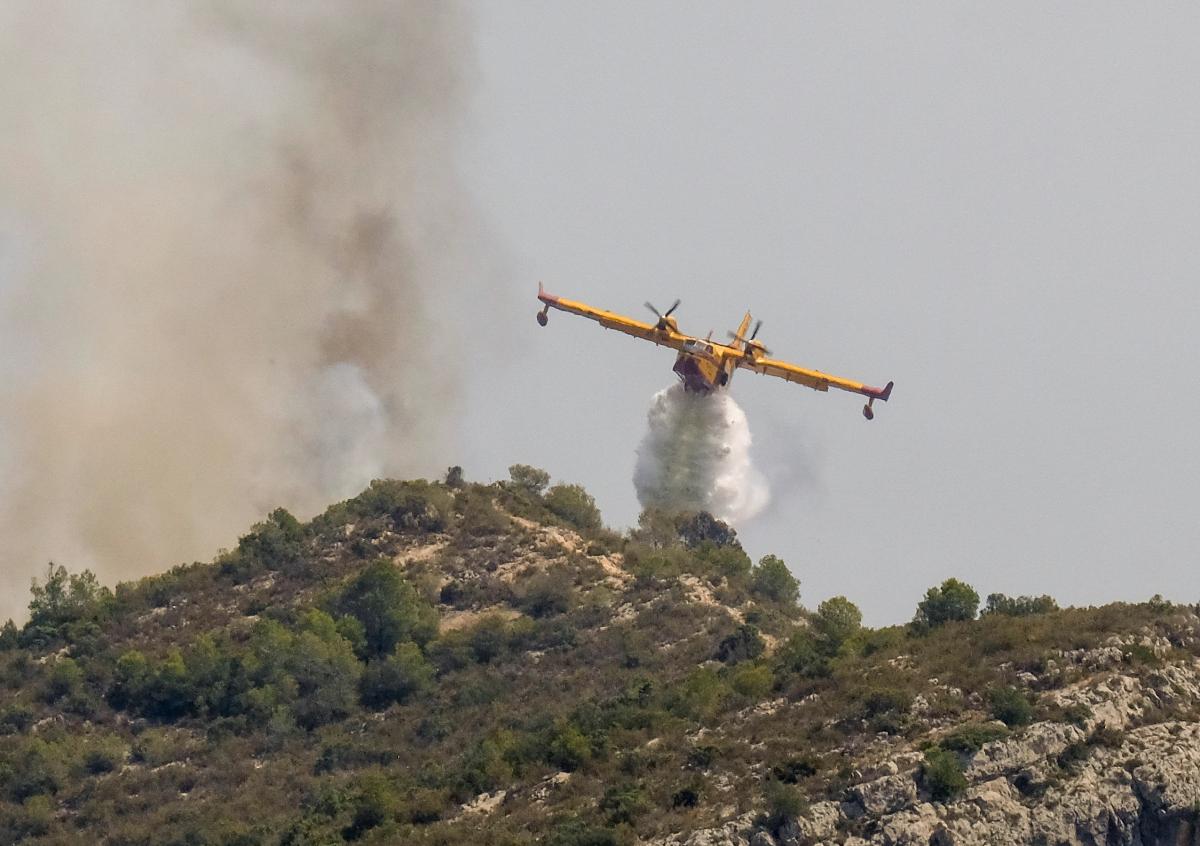 В Испании бушует лесной пожар / REUTERS