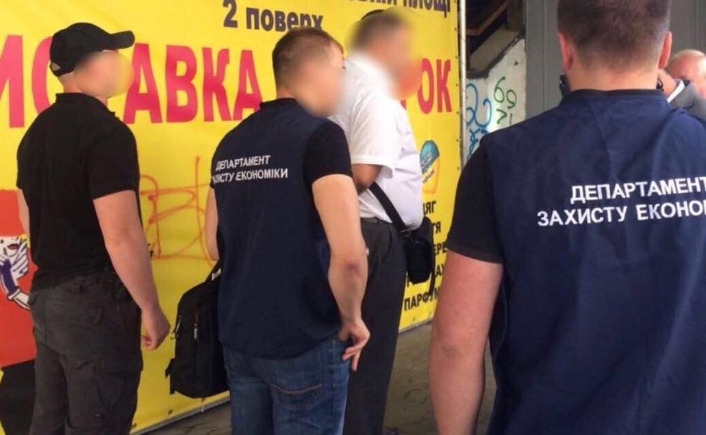 В Киеве разоблачили и задержали взяточника-чиновника ГФС / ТСН В Киеве разоблачили и задержали взяточника-чиновника ГФС / ТСН