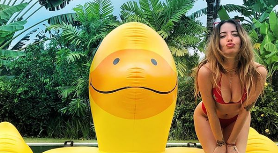 Дорофеева показал кадр из новой фотосессии / фото instagram.com/nadyadorofeeva