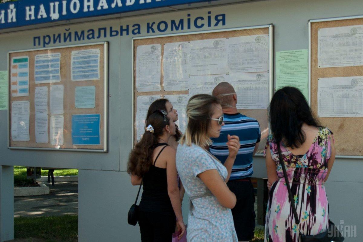 Повышение стоимости обучения в Украине может заставить студентов переориентироваться на зарубежные университеты / фото УНІАН