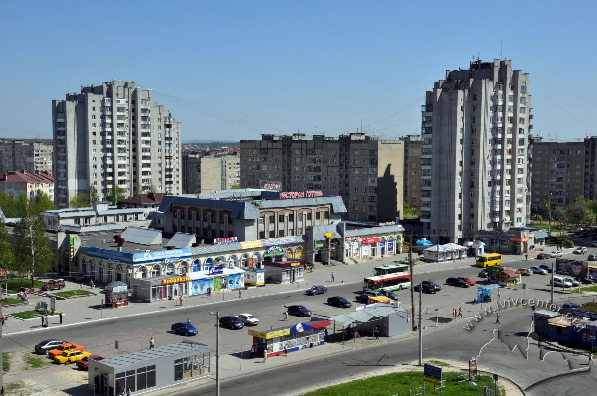"Зубра-центр" називають "Санта-Барбарою" через арки / Фото lvivcenter.org "Зубра-центр" називають "Санта-Барбарою" через арки / Фото lvivcenter.org