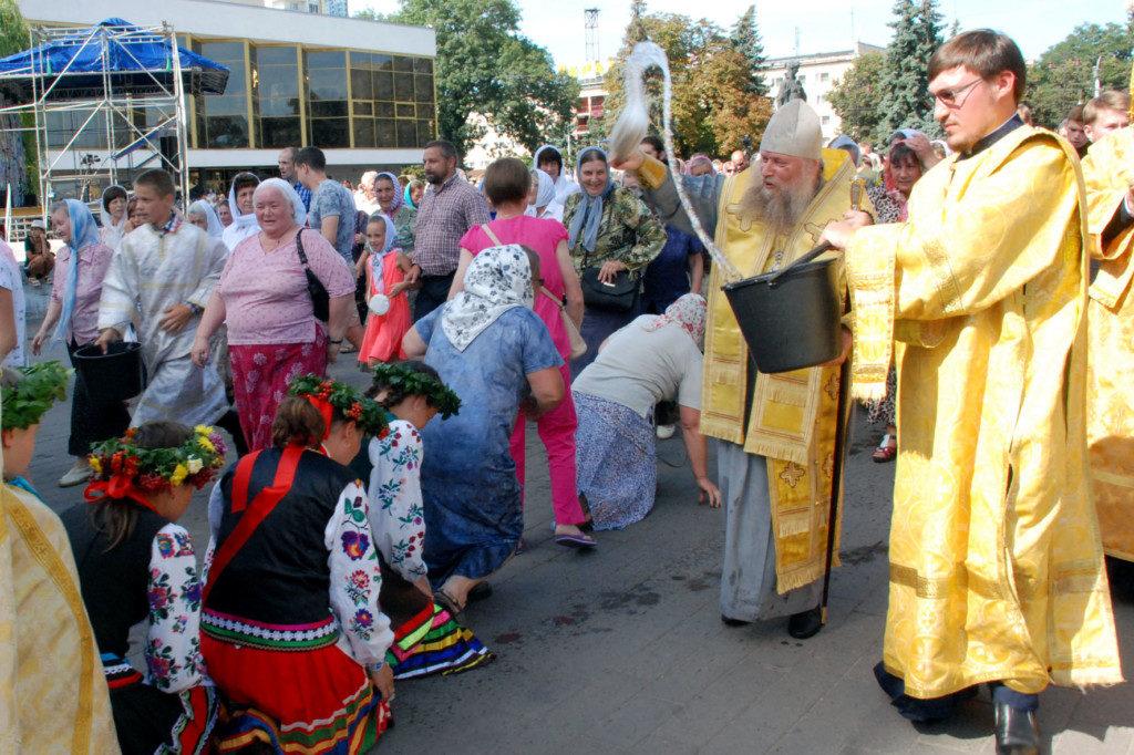  В Луцке сотни православных прошли крестным ходом с молитвой о погибших в войнах / volyn.church.иа