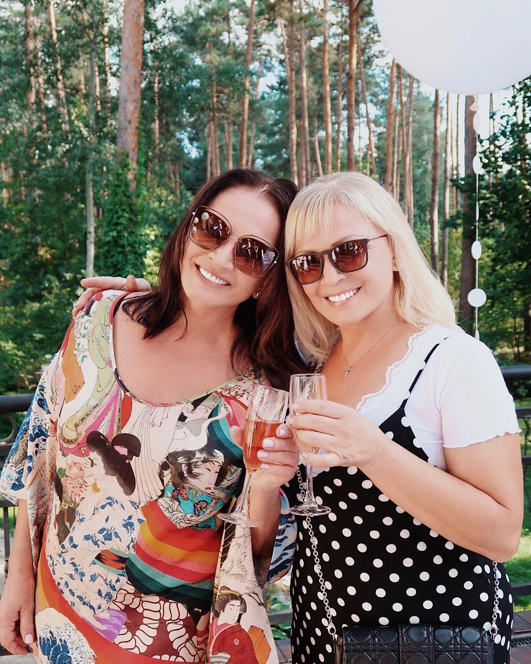 На природі у колі рідних: Софія Ротару поділилася в Instagram сімейними знімками (фото) На природі у колі рідних: Софія Ротару поділилася в Instagram сімейними знімками (фото)