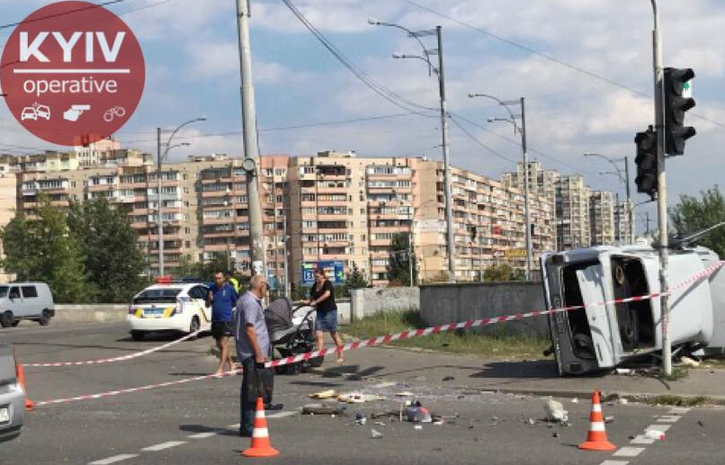 Всі постраждалі, серед яких є і дитина, госпіталізовані / фото facebook.com/KyivOperativ