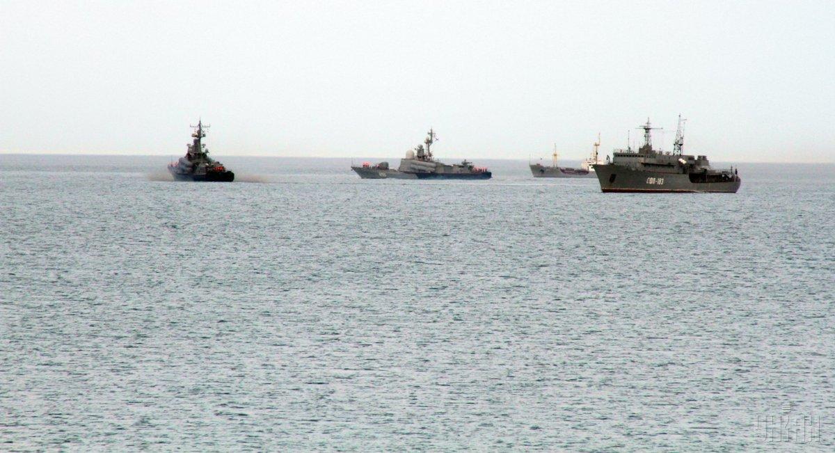 Российские корабли продолжают маневрировать в Черном море / фото УНИАН