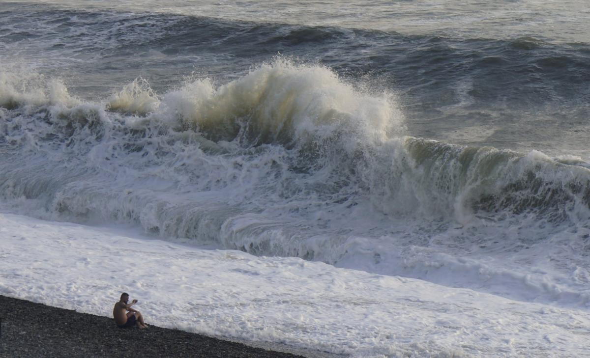 Загроза вибухів мін у Чорному морі через шторми в розри зростає, попередили журналісти / фото REUTERS