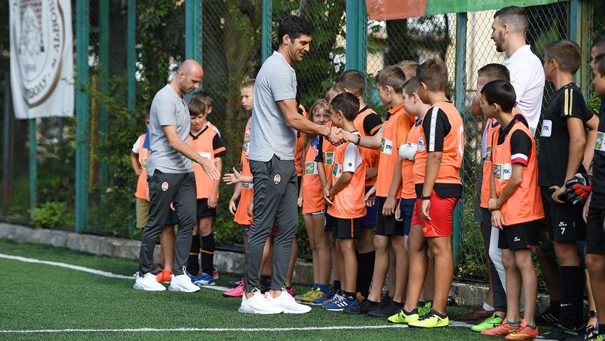 Фонсека поиграл в футбол с детьми во Львове / shakhtar.com Фонсека поиграл в футбол с детьми во Львове / shakhtar.com