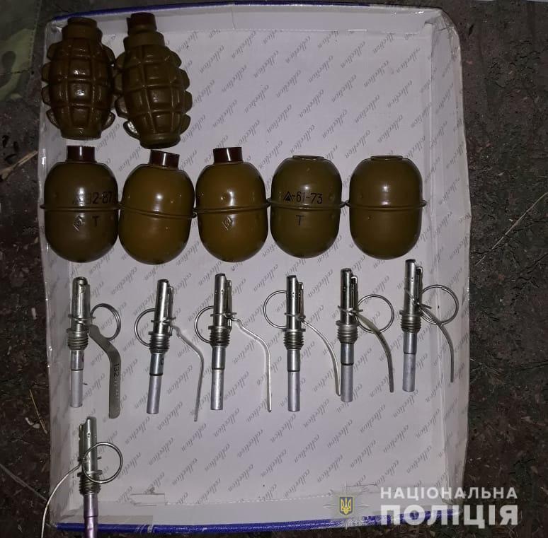Також було виявлено 65 гранат із запалами / фото ГУ НП Дніпропетровської області Також було виявлено 65 гранат із запалами / фото ГУ НП Дніпропетровської області