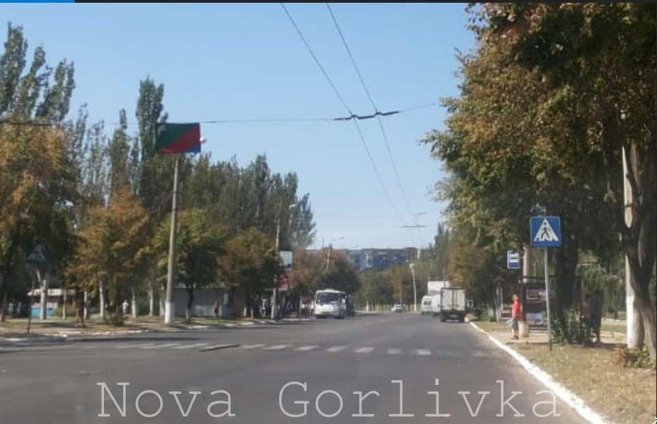 На улицах - лишь несколько человек / фото Nova Gorlivka На улицах - лишь несколько человек / фото Nova Gorlivka