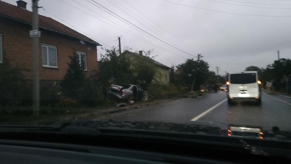 Водій авто не впорався з керуванням / 032.ua Водій авто не впорався з керуванням / 032.ua