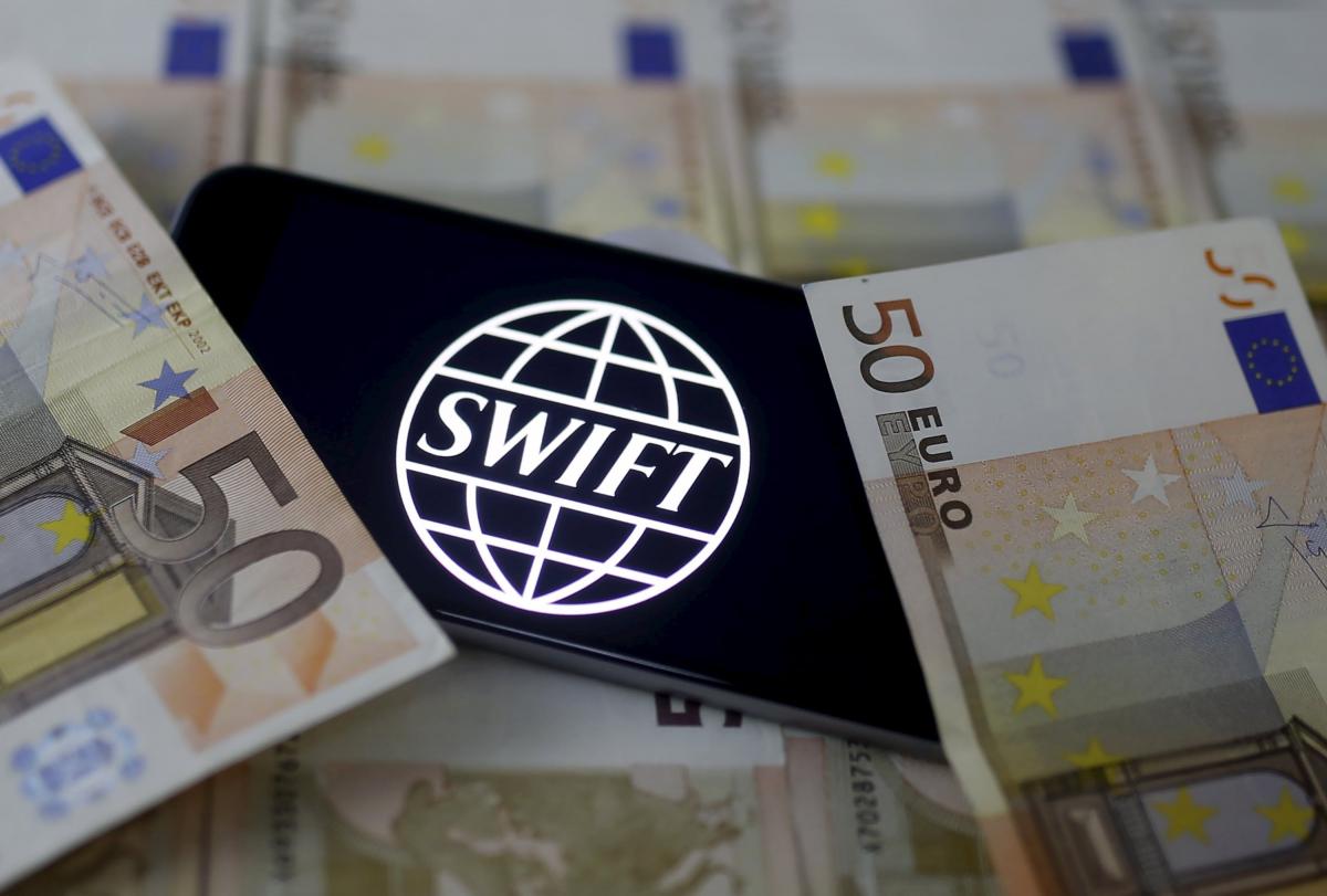 В Европе обеспокоены, что отключение России от SWIFT будет означать, что миллиардные долги не будут погашены / фото REUTERS