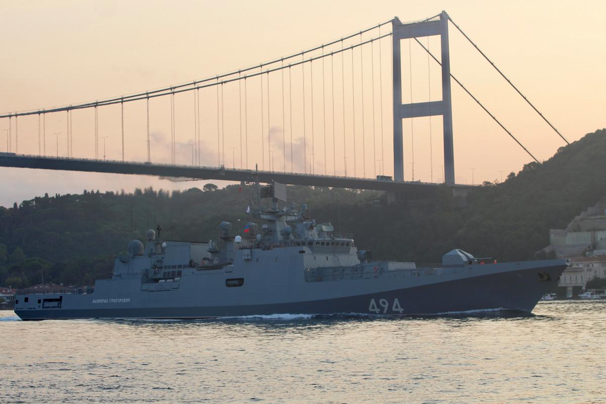 "В Черном море продолжается маневрирование 2 отрядов боевых кораблей, которые удерживают блокаду украинских портов и гражданского судоходства / Иллюстрация REUTERS
