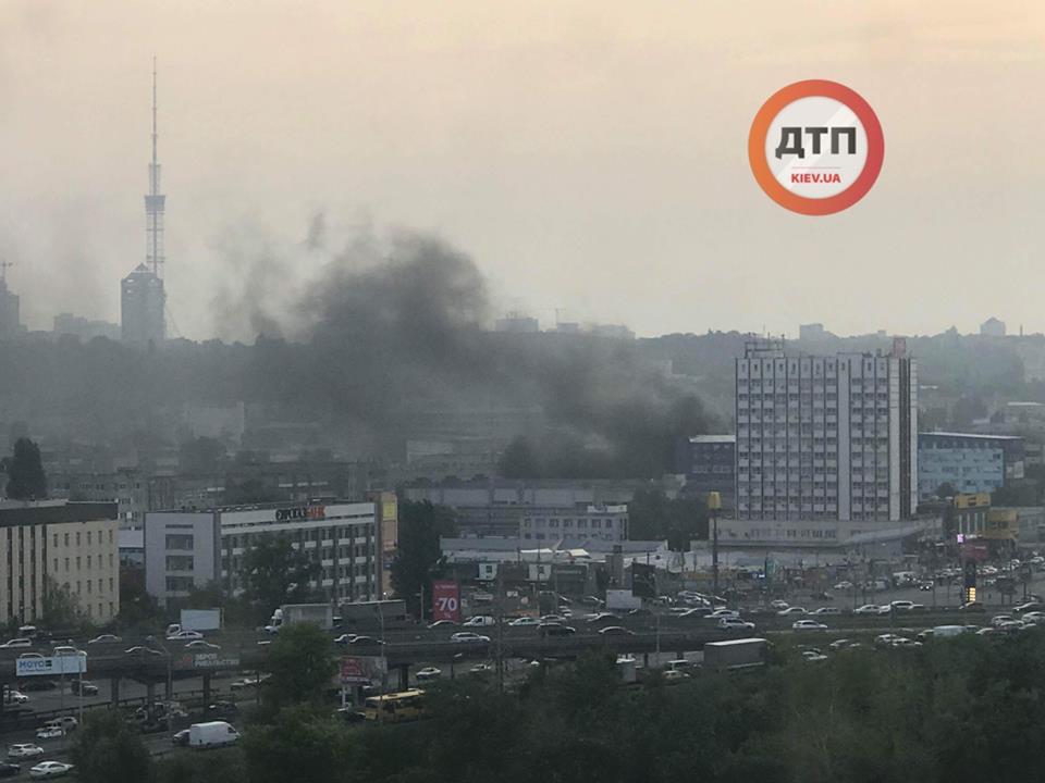 На заводі "Маяк" в Києві сталася масштабна пожежа / фото dtp.kiev.ua На заводі "Маяк" в Києві сталася масштабна пожежа / фото dtp.kiev.ua
