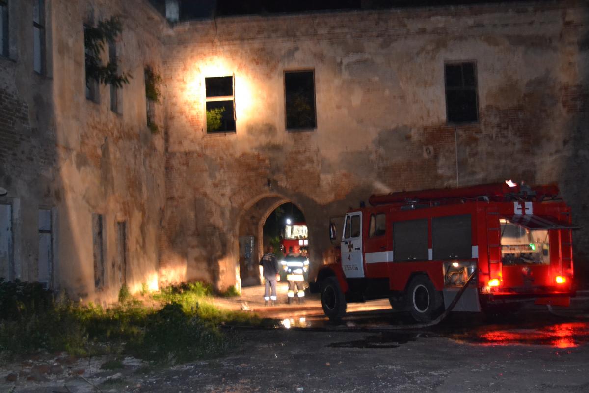 На території Клеванського замку на Рівненщині сталася пожежа / фото rivne.dsns.gov.ua