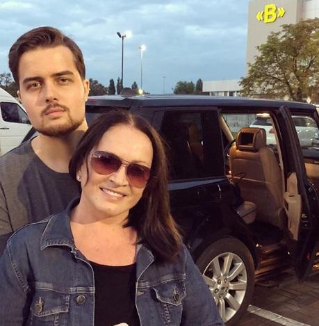 Певицу встречал внук Анатолий / фото instagram.com/sofiarotaru.officia Певицу встречал внук Анатолий / фото instagram.com/sofiarotaru.officia