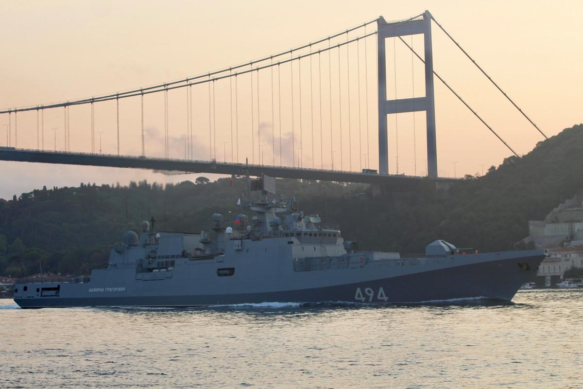 Російський фрегат "Адмірал Григорович" помітили за дивною активністю біля берегів Британії