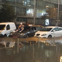 Heavy downpour in Kyiv again floods streets (Photo, video)